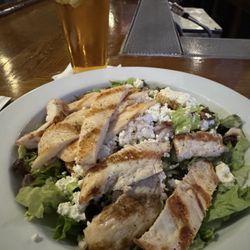 Goat cheese salad with chicken