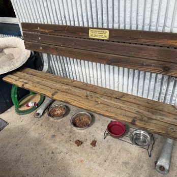 Columbia Humane Society - Food and water bowls - Animal Shelters Near Me - Saint Helens, Oregon