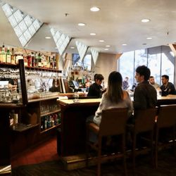 Six Peaks Grille - Bar area