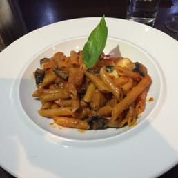 Pennet'Ro Sicilano (penne pasta in a tomato sauce with aubergines and mozzarella - though I swapped out for scamorza)