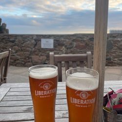 White Horse Beach Bar & Eatery - Pints on the shore