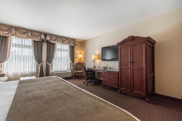 Château Saint John Hotel & Suites by null