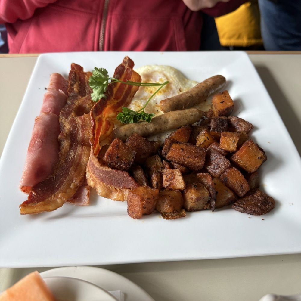 Savanna Restaurant Lakeview  - Meat Platter Combo - Breakfast & Brunch Near Me - Chicago, Illinois