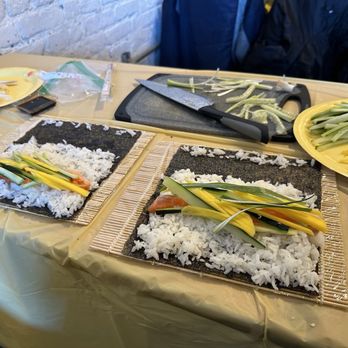 CocuSocial - Sushi in the making - Cooking Classes Near Me CocuSocial - Sushi in the making - Cooking Classes Near Me