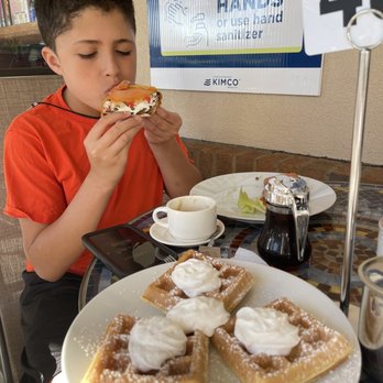 Le Cafe De Paris - Smoke salmon sandwich, plain walfles - Coffee & Tea Near Me - Orlando, Florida Le Cafe De Paris - Smoke salmon sandwich, plain walfles - Coffee & Tea Near Me - Orlando, Florida