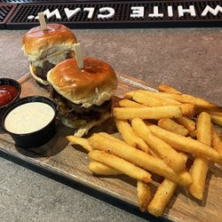 Dink & Dine Pickle Park