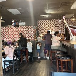 Mae's Thai Cuisine - Inside