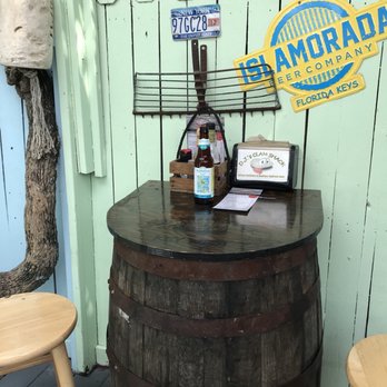 DJ's Clam Shack - Nice backyard shaded - Seafood Near Me - Key West, Florida
