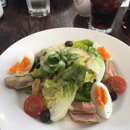 Tuna Niçoise salad