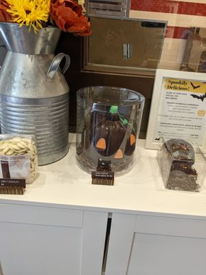 Artisan Confections by null