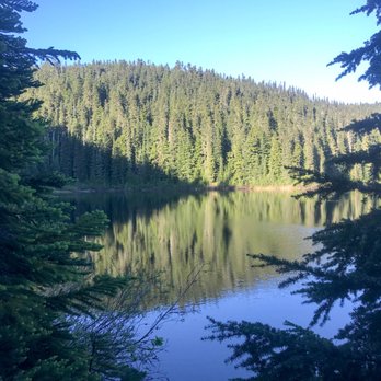 Garibaldi Provincial Park - A lake on the way to Garibaldi - Hiking Near Me Garibaldi Provincial Park - A lake on the way to Garibaldi - Hiking Near Me