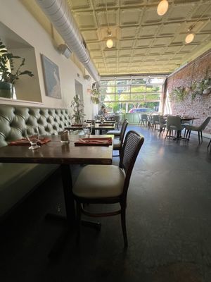 Laura Lee's by null
