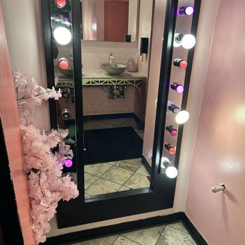 District Seventy 8 - Ladies restroom - New American Near Me - Detroit, Michigan