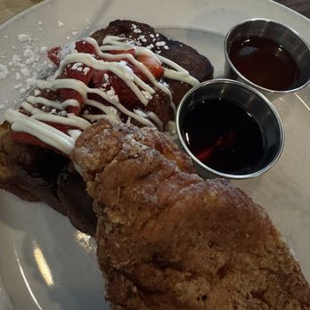 Toast & Berry - Chicken and toast - Breakfast & Brunch Near Me - Montgomery, Ohio Toast & Berry - Chicken and toast - Breakfast & Brunch Near Me - Montgomery, Ohio