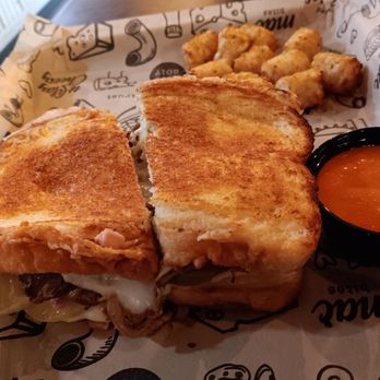 I Heart Mac and Cheese - Cuban grilled cheese with tots - Sandwiches Near Me - Sacramento, California I Heart Mac and Cheese - Cuban grilled cheese with tots - Sandwiches Near Me - Sacramento, California