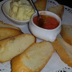 Las Piscinas - Entrantes para compartir,  tostadas con tomate y un ajoarriero que me gustó mucho