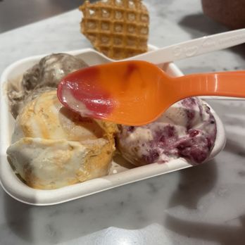 Jeni's Splendid Ice Creams - Color changing spoon - Ice Cream & Frozen Yogurt Near Me - Columbus, Ohio Jeni's Splendid Ice Creams - Color changing spoon - Ice Cream & Frozen Yogurt Near Me - Columbus, Ohio