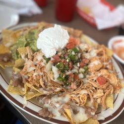 El Dorado Restaurant Mexican & Seafood - Shredded chicken nacho with pico de gallo n sour cream n guacamole