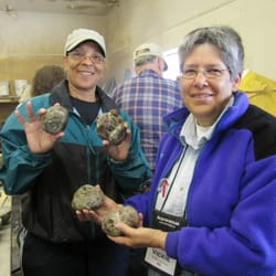 Bug House - Pat and Vickie getting ready to get their Dugway Geodes cut!
