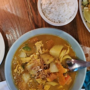 Klom Klorm - Yellow curry with rice - Thai Near Me - Brooklyn, New York