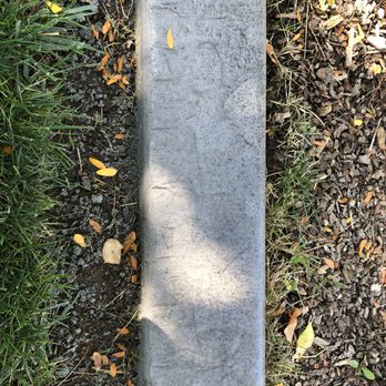 Decorative Landscape Borders - poor texturing and lack of top color - Landscaping Near Me