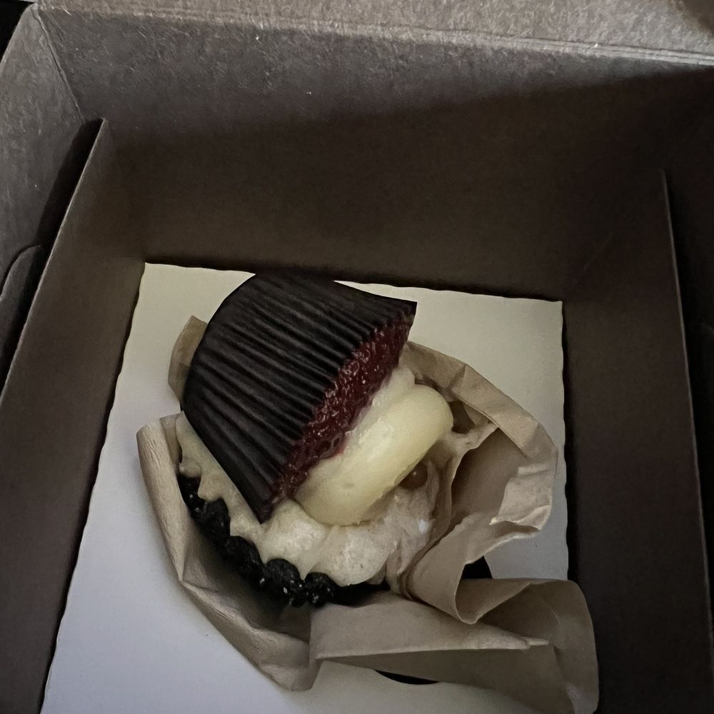 Cupcakin' Bake Shop - Red velvet - Cupcakes Near Me - Oakland, California