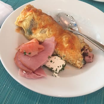 Salt - My omelette with salmon and cheese - Mexican Near Me - Cancún, ROO