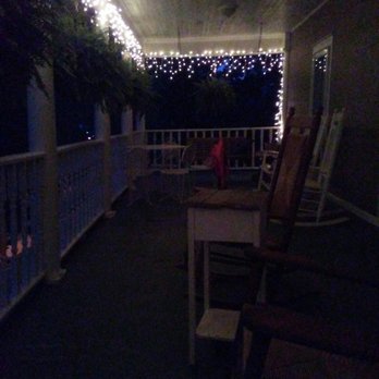 The Inn Around The Corner - Front porch inswings qand rockers - Bed & Breakfast Near Me - Black Mountain, North Carolina