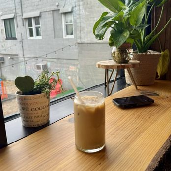 Wee Bean Coffee - Flower-child Oat Latte - Coffee & Tea Near Me - Lake Orion, Michigan