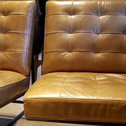 Starbucks - Starbucks on St-Charles blvd in Kirkland got rid of their smelly brown basement seats and now have these fine tan leather ones!