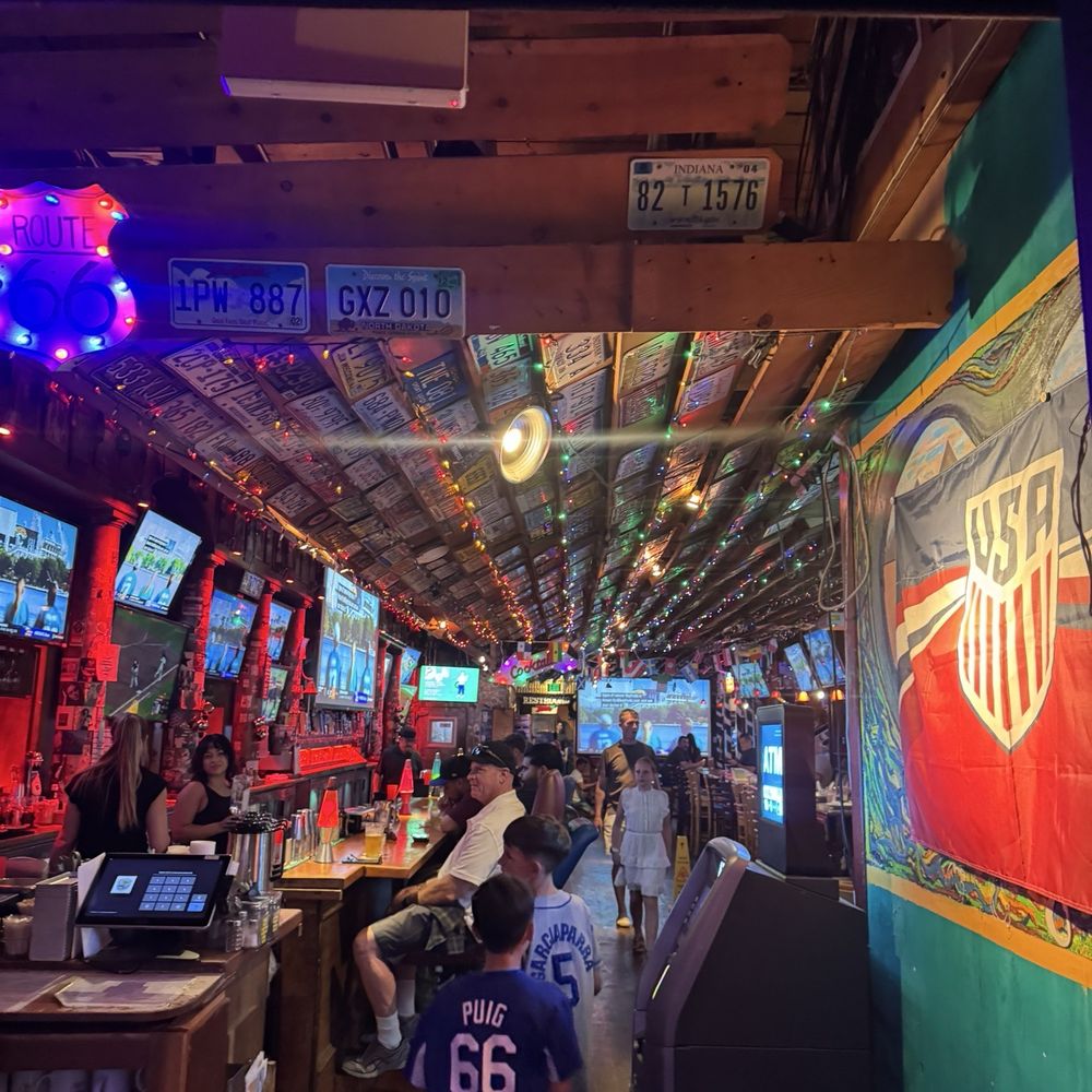 Barney's Beanery - Breakfast & Brunch Near Me - Santa Monica, California