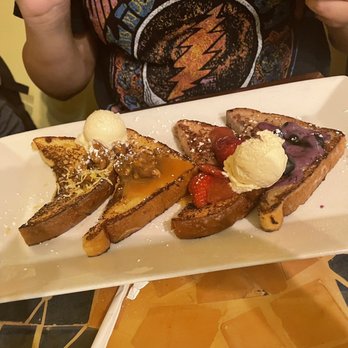 Batter & Berries - French Toast Flight - Breakfast & Brunch Near Me - Chicago, Illinois Batter & Berries - French Toast Flight - Breakfast & Brunch Near Me - Chicago, Illinois