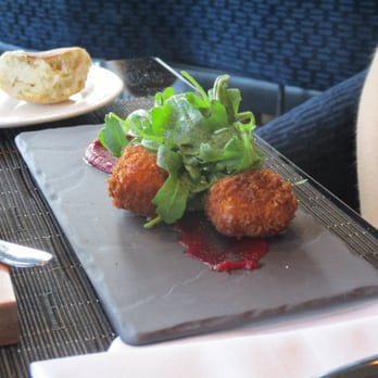 Bistro le Sam - Le fromage 1608 croustillant - the fanciest freaking mozzarella sticks - Canadian (New) Near Me - Quebec City, Quebec