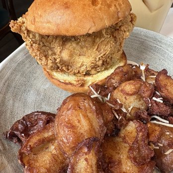 The Mulberry House - Chicken Sandwich - Breweries Near Me - Washington, North Carolina The Mulberry House - Chicken Sandwich - Breweries Near Me - Washington, North Carolina