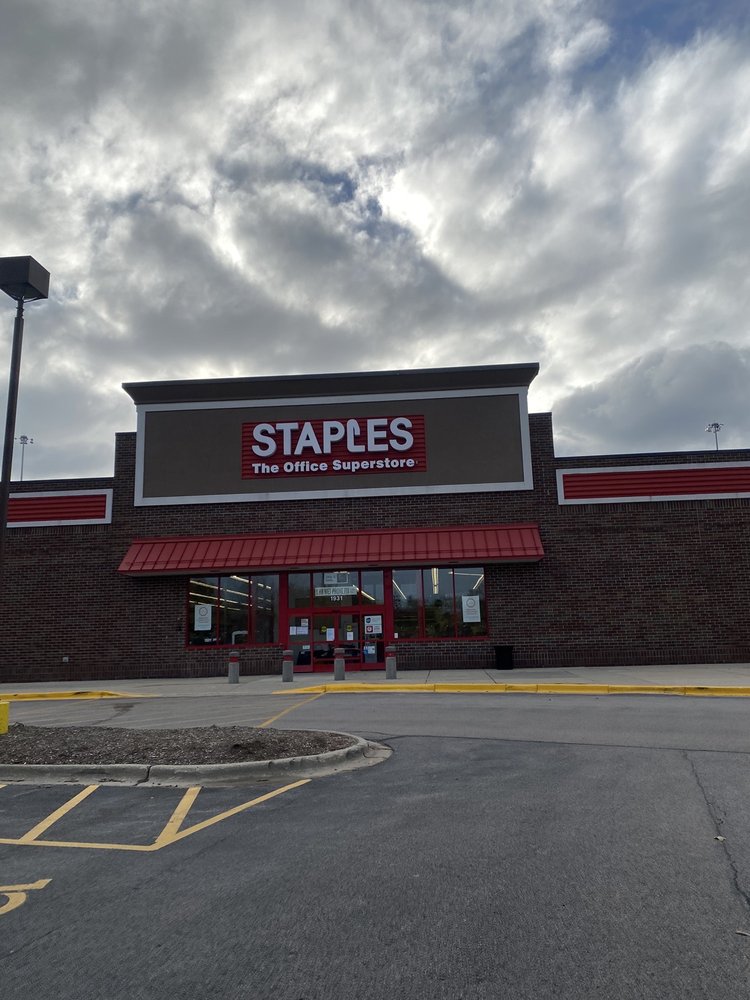 STAPLES Updated September 2024 14 Photos & 23 Reviews 1931 Skokie