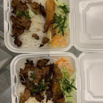 B's Kitchen Fine Vietnamese Cuisine - Top plate is the normal, bottom plate is the "upgrade" with a burnt spring roll. - Vietnamese Near Me - Vaughan, Ontario B's Kitchen Fine Vietnamese Cuisine - Top plate is the normal, bottom plate is the "upgrade" with a burnt spring roll. - Vietnamese Near Me - Vaughan, Ontario