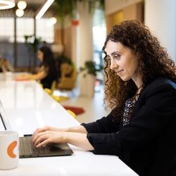 Cocoon Cowork - Floating Desk