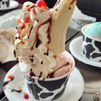 The Yard Milkshake Bar - Desserts Near Me - The Colony, Texas The Yard Milkshake Bar - Desserts Near Me - The Colony, Texas