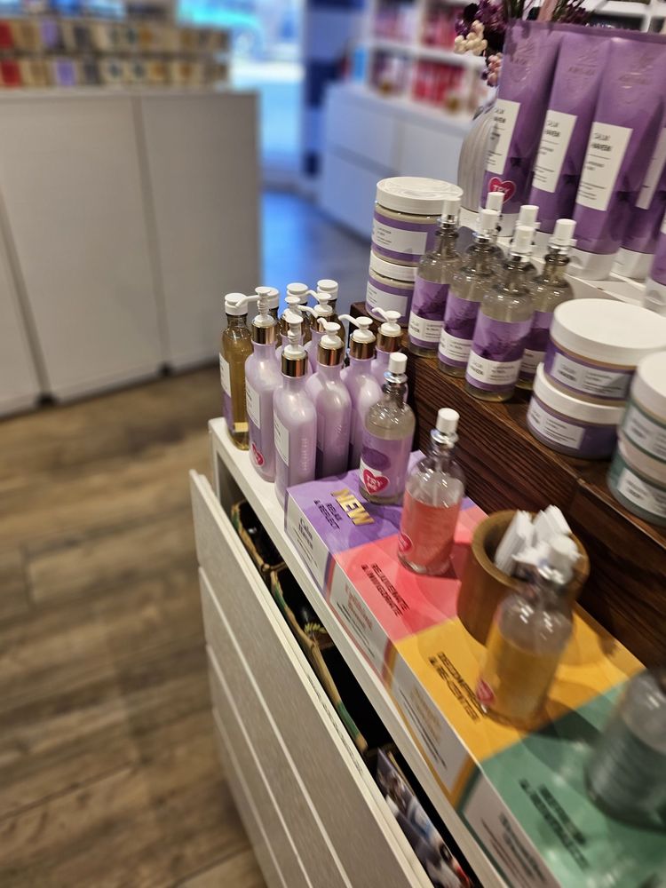 BATH & BODY WORKS Updated August 2024 2365 Sycamore Rd, Dekalb