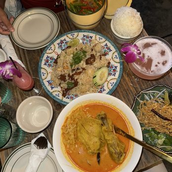 Saranrom Thai - Khao Soi Noodle, Pineapple Fried Rice, Panang Curry - Thai Near Me - Elmhurst, New York Saranrom Thai - Khao Soi Noodle, Pineapple Fried Rice, Panang Curry - Thai Near Me - Elmhurst, New York