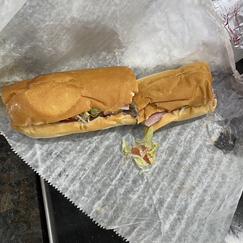 Garbage. Don't waste your money. smashed to hell, using the cheapest lunch meat known to man, (three whopping slices) and no bacon. Garbage. Don't waste your money. smashed to hell, using the cheapest lunch meat known to man, (three whopping slices) and no bacon.