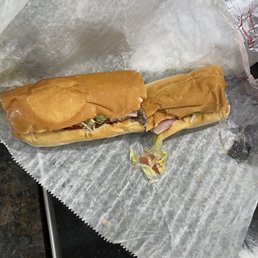 Garbage. Don't waste your money. smashed to hell, using the cheapest lunch meat known to man, (three whopping slices) and no bacon. Garbage. Don't waste your money. smashed to hell, using the cheapest lunch meat known to man, (three whopping slices) and no bacon.