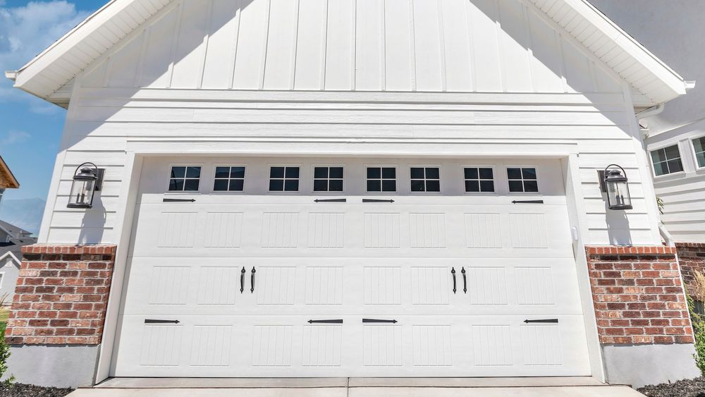 Royalty Garage Services - Garage Door Contractor in Overland Park, KS
