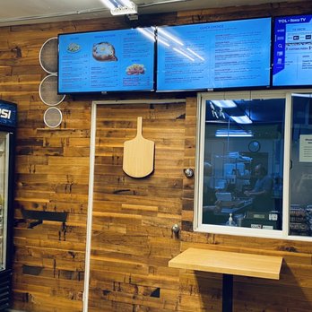 Jack Loves Pizza - Interior - Pizza Near Me - Tujunga, California