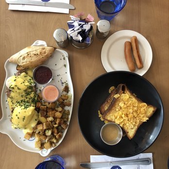 Cochon Dingue - French Toast and Egg Benny - Breakfast & Brunch Near Me - Quebec City, Quebec