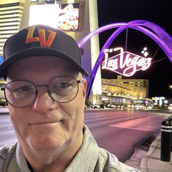 Las Vegas Gateway Arch - Me at the Arch on a Sunday night. - Landmarks & Historical Buildings Near Me - Las Vegas, Nevada Las Vegas Gateway Arch - Me at the Arch on a Sunday night. - Landmarks & Historical Buildings Near Me - Las Vegas, Nevada