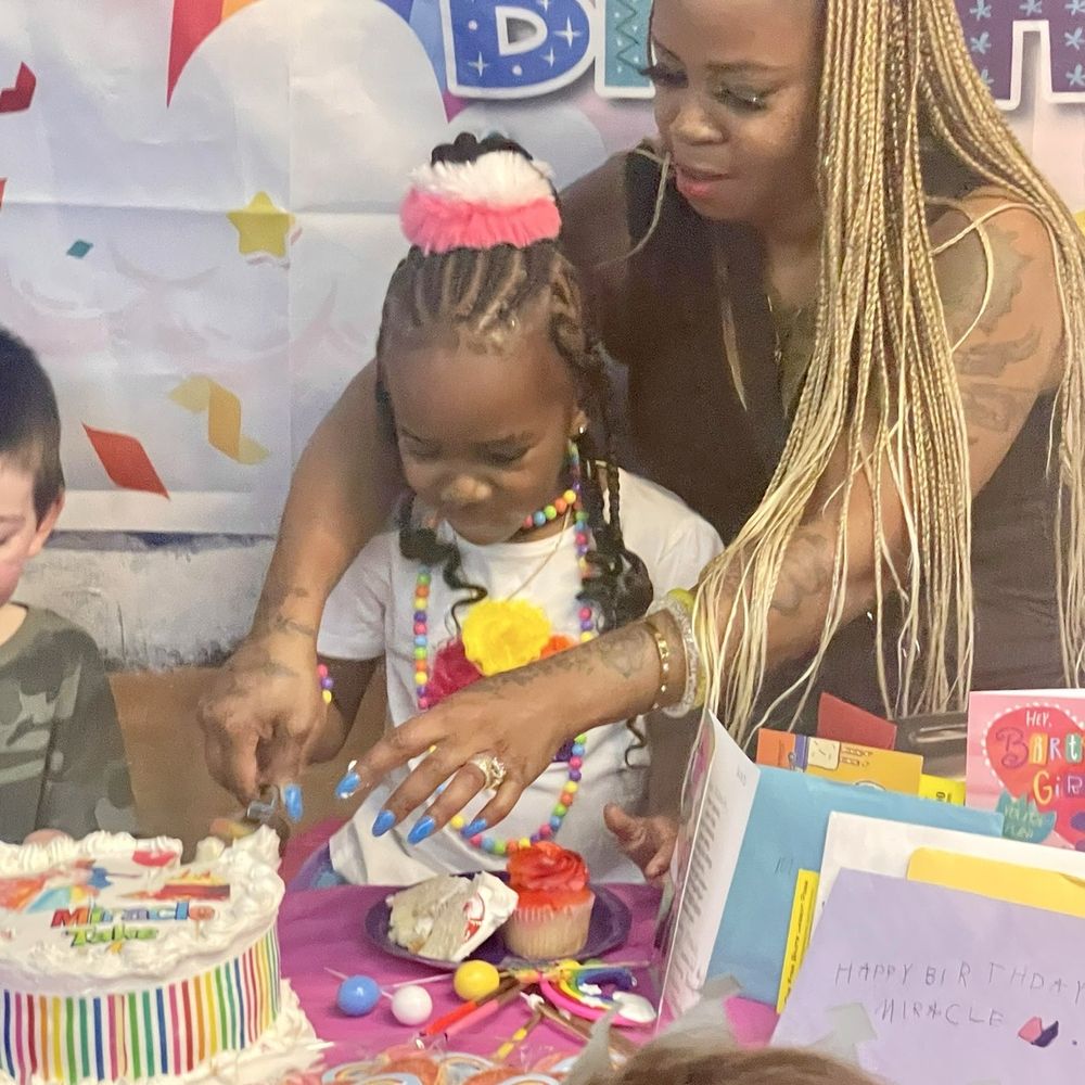 Paradise Skate Roller Rink - Mom and birthday girl cutting the cake - Skating Rinks Near Me - Antioch, California Paradise Skate Roller Rink - Mom and birthday girl cutting the cake - Skating Rinks Near Me - Antioch, California