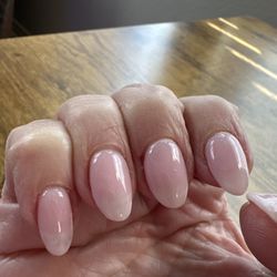 Emily's Nails & Spa - Dip manicure