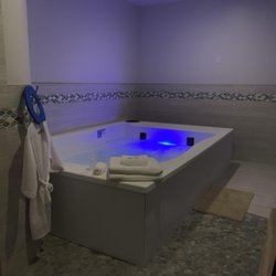 Cloud 9 Float + Spa - XL float rooms