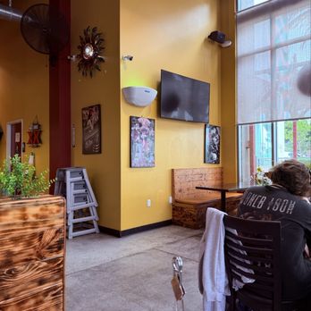 Maggie's Café - Inside - Breakfast & Brunch Near Me - San Diego, California